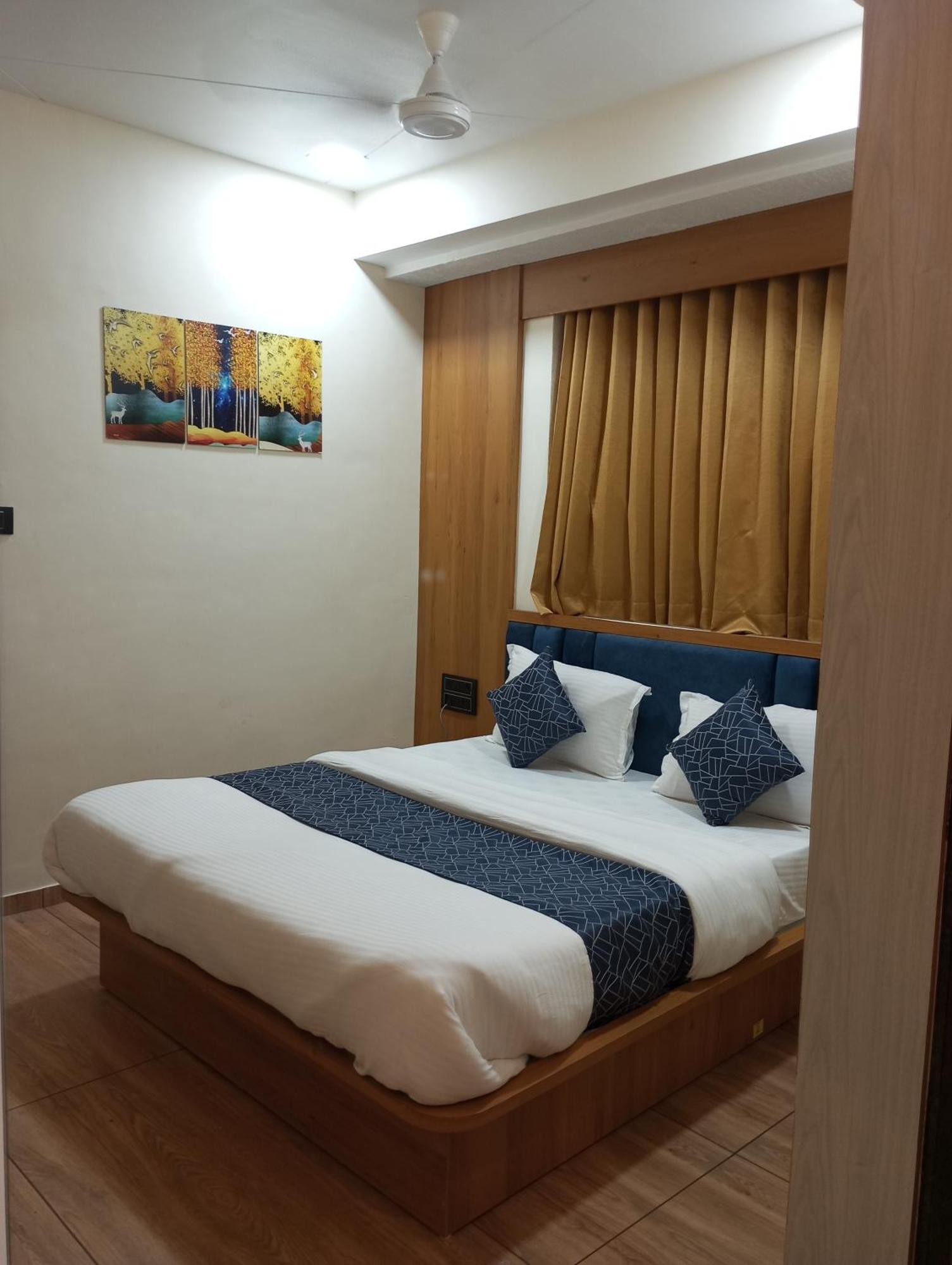 Hotel R K Villa Ahmedabad Exterior photo